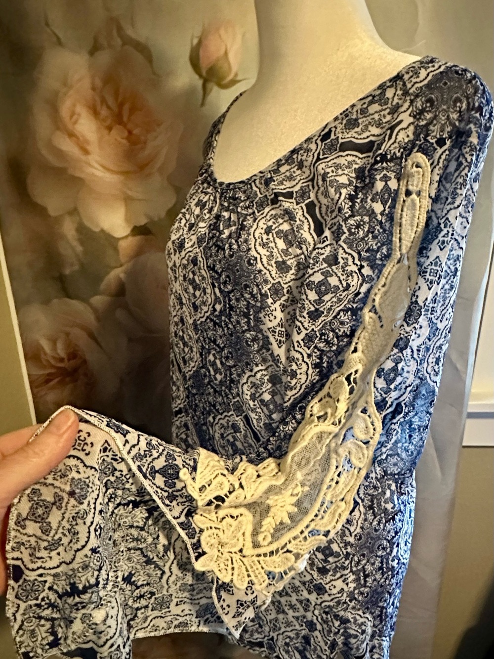 Women’s Blue Paisley Lace-Sleeve Blouse - Elegant Casual Top